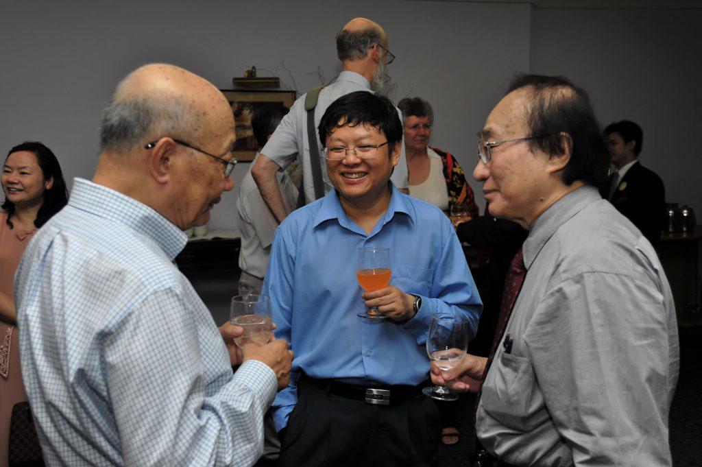 A joyful chat: (From left) NG Kok Lip, SUN Yeneng and Louis CHEN
